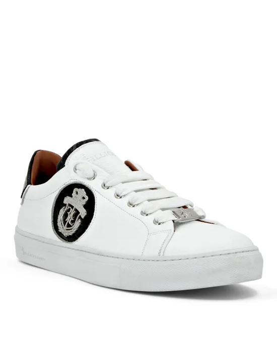 Lo-Top Sneakers